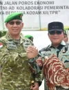 Bupati Kubu Raya Sujiwo bersama Panglima Kodam XII/Tanjungpura Mayjen TNI Jamallulael saat peresmian jalan poros ekonomi di Rasau Jaya. (Foto : Prokopim Kubu Raya)