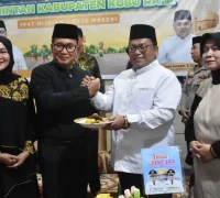 Bupati Kubu Raya Sujiwo dan Wakil Bupati Sukiryanto saat acara buka puasa bersama dan tasyakuran setahun kepemimpinan di Kompleks Al Faridz Residence, Pontianak, Sabtu (7/3/2026).