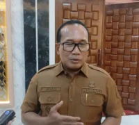 Bupati Kubu Raya, Sujiwo Bupati Kubu Raya Sujiwo keluarkan imbauan untuk masyarakat mengurangi aktivitas di luar rumah akibat kabut asap. (MC Kubu Raya)