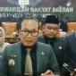 Bupati Kubu Raya Sujiwo saat menyampaikan keterangan terkait pembangunan jalan poros untuk menekan angka pengangguran di Kubu Raya.