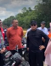 Bupati Sujiwo meninjau Dermaga Rasau Jaya dan menyoroti sampah di sungai.