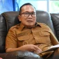 Bupati Kubu Raya Sujiwo memimpin rapat penghentian arang bakau di Batu Ampar dan menyiapkan program bantuan untuk masyarakat.