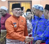 Bupati Kubu Raya Sujiwo melepas jemaah haji di Aula Praja Utama.