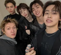 Grup CORTIS berpose dengan penuh karisma saat promosi lagu debut “GO!”, menampilkan gaya energik khas boy group rookie 2025. (instagram.com/cortis)