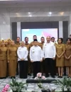 Gubernur Kalbar Ria Norsan memberikan pembekalan kepada 27 CPNS lulusan IPDN Angkatan XXXIII di Kantor Gubernur Kalbar.