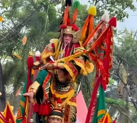 Ratusan Tatung beraksi dalam puncak perayaan Cap Go Meh di Singkawang dengan atraksi ekstrem yang disaksikan ribuan warga dan wisatawan.