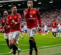 Pemain Manchester United, Casemiro merayakan gol saat mengalahkan Aston Villa di Liga Inggris.