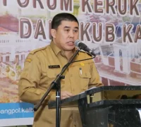 Christianus Lumano resmi dilantik sebagai Kepala Dinas Kominfo Kalbar oleh Gubernur Ria Norsan di Aula Balai Petitih. (Ist)