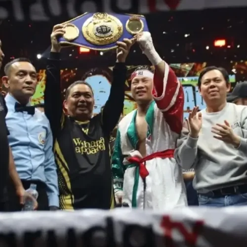 Petinju Kalimantan Barat Daud “Cino” Yordan berhasil mengalahkan petinju Filipina Adore Torres dalam laga Back to Champion 2026 dan mengamankan sabuk juara ABF Diamond kelas Super Welterweight di GOR Terpadu Pangsuma, Pontianak, Sabtu (10/10/2026) malam.