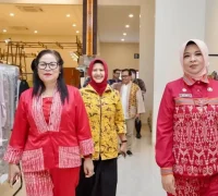 Wakil Ketua Dekranasda Kalbar Donata Dirasig Krisantus mengikuti Kick Off Road to HUT Dekranas ke-46 secara virtual di Pontianak.