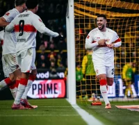 Deniz Undav merayakan gol hat-trick saat Stuttgart menahan imbang Borussia Dortmund 3-3 di Bundesliga. (instagram.com/vfb)