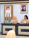 Dharma Wanita Persatuan (DWP) Provinsi Kalimantan Barat terus berkomitmen mendukung pemberdayaa (1) Ketua DWP Provinsi Kalimantan Barat, Windy Prihastari, memberikan sambutan dalam kegiatan pembinaan Dharma Wanita Persatuan di Aula BKAD Kalbar, Pontianak.