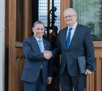 Wakil Menteri Luar Negeri RI Anis Matta dan Wakil Menteri Luar Negeri Rusia Georgy Borisenko saat pertemuan diplomatik di Moskow membahas konflik Timur Tengah.