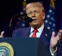 Donald Trump menyampaikan pernyataan tentang pengawasan AS terhadap Venezuela. (Dok. AP)