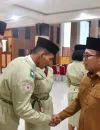 Bupati Kubu Raya Sujiwo saat mengukuhkan Duta Pancasila Paskibraka Indonesia Kabupaten Kubu Raya di Aula Praja Utama Kantor Bupati.