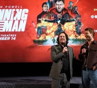 Glenn Powell dan Edgar Wright dalam promosi film The Running Man 2025. (instagram.com/runningmanmovie)