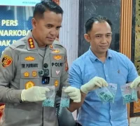 Barang bukti 1.562 butir pil ekstasi yang diamankan Satresnarkoba Polresta Pontianak saat penggerebekan di Kampung Beting.