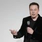 Elon Musk dalam acara teknologi saat membahas pengembangan kecerdasan buatan.