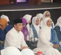 Ketua TP PKK Kalbar, Erlina Ria Norsan saat menghadiri Halal Bihalal BKMT Kalimantan Barat di Pendopo Gubernur Pontianak