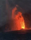 Erupsi Gunung Anak Krakatau menyemburkan abu vulkanik di kawasan Selat Sunda.