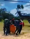 Proses evakuasi jenazah korban heli jatuh PK-CFX di Sekadau menuju Pontianak.