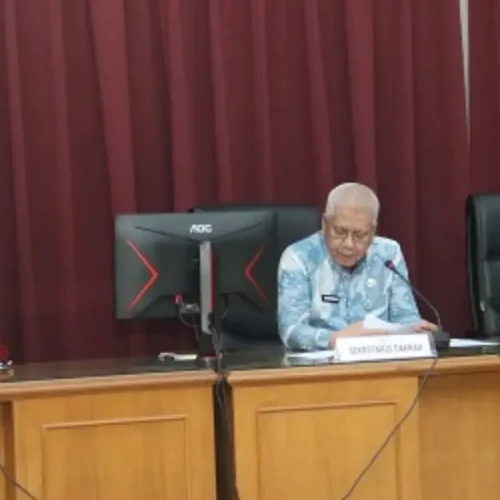 Sekda Kalbar Harisson memimpin rapat koordinasi evaluasi Program Strategis Nasional di Kantor Gubernur Kalbar.