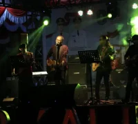 Konser NKRI Salah satu musisi asal Kalbar, Arwana yang tampil dalam Konser NKRI di Pontianak dalam rangka memeriahkan HUT ke-80 RI. (Kalbarprov.go.id)