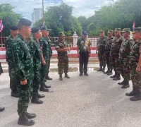 Tentara Thailand dan Kamboja Tentara Kerajaan Thailand, 29 Juli 2025 para komandan tentara Thailand (kiri) dan Kamboja bertemu di perbatasan Chong Chom, Provinsi Surin di Thailand dan Provinsi Oddar Meanchey Kamboja. (afp.com)