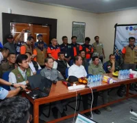 Kepala BNPB RI Letnan Jenderal TNI Suharyanto bersama Gubernur H Ria Norsan usai tinjau titik api di beberapa daerah di Kalbar. (Kalbarprov.go.id)