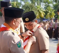 penghargaan Lencana Darma Bakti Wakil Wali Kota Pontianak Bahasan menerima penghargaan Lencana Darma Bakti dari Kwartir Nasional Gerakan Pramuka