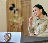 Paetongtarn Shinawatra Paetongtarn Shinawatra resmi diberhentikan dari jabatan perdana menteri Thailand. (instagram.com/ingshin21)
