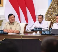 Presiden Prabowo Subianto memimpin rapat terbatas Presiden Prabowo Subianto memimpin rapat terbatas ekonomi bersama menteri kabinet di Istana Merdeka. (BPMI Setpres/Muchlis Jr)
