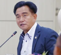 FotoJet -Menko Kumham Imipas Yusril Ihza Mahendra dorong pembentukan tim independen 2025-09-14T181922.372 Menko Kumham Imipas Yusril Ihza Mahendra memberikan keterangan pers di Jakarta. (instagram.com/yusrilihzamhd)
