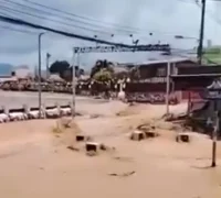 Banjir besar di Thailand merendam rumah warga dan jalanan di Phetchabun Banjir besar di Thailand merendam rumah warga dan jalanan di Phetchabun. (x.com/ClimateRe50366)