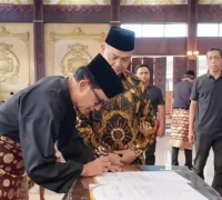 Gubernur Kalbar Ria Norsan saat menghadiri pelantikan IPSI Kalbar 2025-2029 Gubernur Kalbar Ria Norsan saat menghadiri pelantikan IPSI Kalbar 2025-2029. (instagram.com/rianorsan.id)