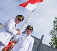 Wali Kota Pontianak Edi Rusdi Kamtono Wali Kota Pontianak Edi Rusdi Kamtono dan Wawako Bahasan jelang upacara Detik-detik Proklamasi HUT ke-80 RI, Minggu, 17/8. (pontianak.go.id)