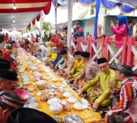 Wali Kota ikuti Robo-robo di Jalan Tanjung Harapan Kelurahan Banjar Serasan Wali Kota ikuti Robo-robo di Jalan Tanjung Harapan Kelurahan Banjar Serasan Kecamatan Pontianak Timur, Rabu (20/8). (Pontiank.go.id)