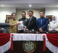Wawako Bahasan, APBD perubahan Wawako Bahasan berkomitmen naikkan PAD dan layanan publik di PU Fraksi DPRD, mengenai Raperda APBD Perubahan. (pontianak.go.id)