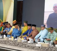 Gubernur Ria Norsan saat menghadiri Tumpahan Salok Insanak Sambas Serantau di Pontianak Gubernur Ria Norsan saat menghadiri Tumpahan Salok Insanak Sambas Serantau di Pontianak
