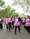 Gubernur Kalimantan Barat Ria Norsan didampingi Ketua TP PKK Kalbar Erlina Ria Norsan melepas peserta Fun Walk dan West Borneo Run Fest 2026 di GOR Sultan Syarif Abdurrahman, Pontianak.