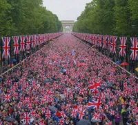 Demonstran membawa bendera Britania Raya Demonstran membawa bendera Britania Raya. (x.com/Kanthan2030)