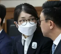 Mantan Ibu Negara Korea Selatan Kim Keon Hee saat menjalani sidang perdana Mantan Ibu Negara Korea Selatan Kim Keon Hee saat menjalani sidang perdana. (x.com/AJEnglish)