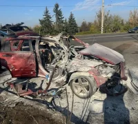 G38WebwWgAA2m-H Kendaraan jurnalis Ukraina hancur akibat serangan drone Rusia di Kramatorsk, 23 Oktober 2025. (x.com/ZelenskyyUa)