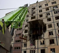 Serangan udara Rusia menargetkan infrastruktur energi Ukraina, menewaskan empat orang dan menyebabkan pemadaman listrik massal. (x.com/MizzimaNews)