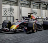 CEO Ford Jim Farley dan Bos Red Bull Racing Laurent Mekies mengumumkan kolaborasi Red Bull–Ford untuk F1 musim 2026 di Detroit, Amerika Serikat. (x.com/IHadjar_fans)
