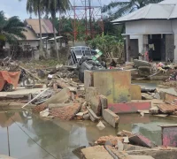 Tim SAR BNPB dan Basarnas melakukan pencarian korban bencana hidrometeorologi di Aceh, Sumut, dan Sumbar. (x.com/RohtaAnjulian)