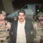 Nicolas Maduro diborgol dan dibawa oleh pasukan AS setelah penangkapannya di Caracas. (x.com/Kikinroks1)