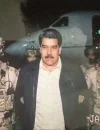 Nicolas Maduro diborgol dan dibawa oleh pasukan AS setelah penangkapannya di Caracas. (x.com/Kikinroks1)