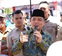 Gubernur Kalbar Ria Norsan saat menghadiri kegiatan Gema Membangun Desa di Desa Temajuk Kabupaten Sambas.