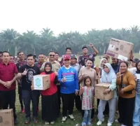 Gubernur Kalbar Ria Norsan mengapresiasi kekompakan warga Serimbu dalam rangkaian Gema Membangun Desa, Sabtu (29/8/2026).
